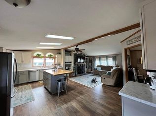 223 Meadowlark Ln, Lumberport, WV 26386