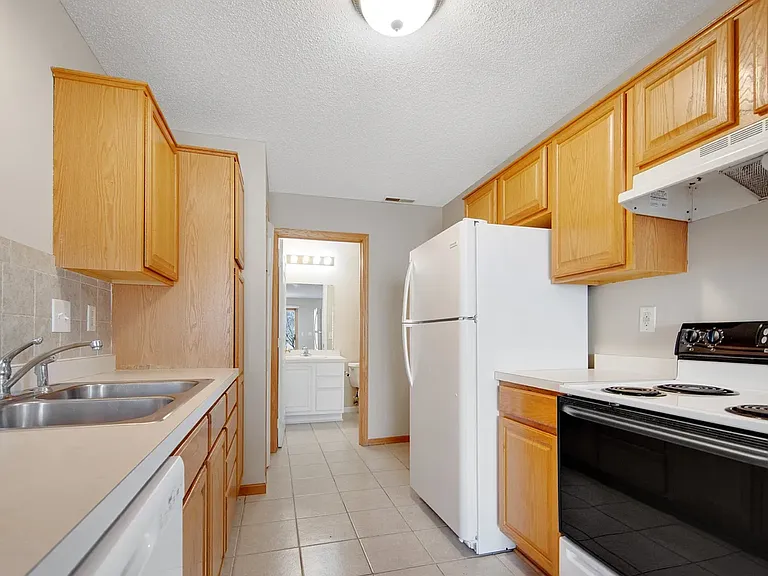 601 Meadow Ln — Photo 11