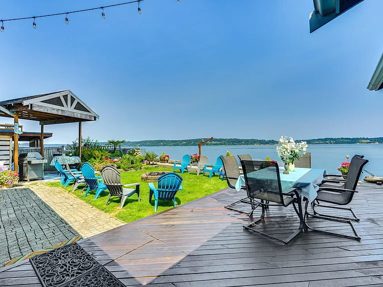 9946 Johnson Point Rd NE — Photo 3
