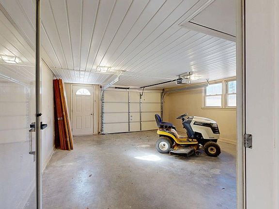 4th image of 216 Lamberth Dr
