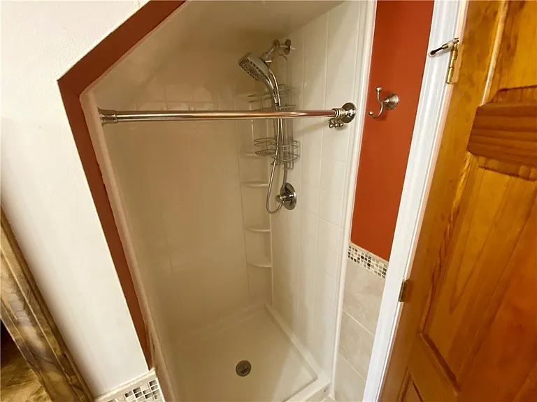 35 Westmoreland Dr — Photo 18