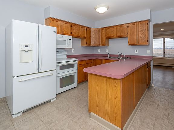 3rd image of 39041 Jefferson Ave