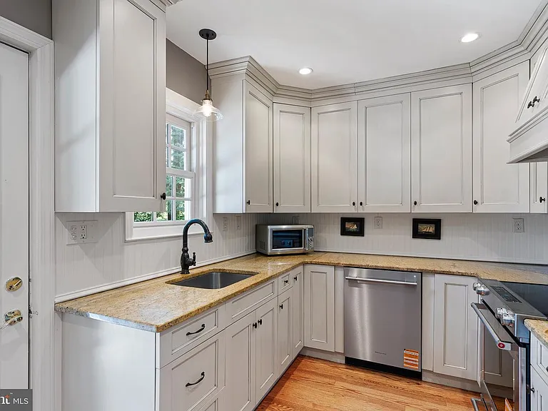 112 W Park Pl — Photo 16