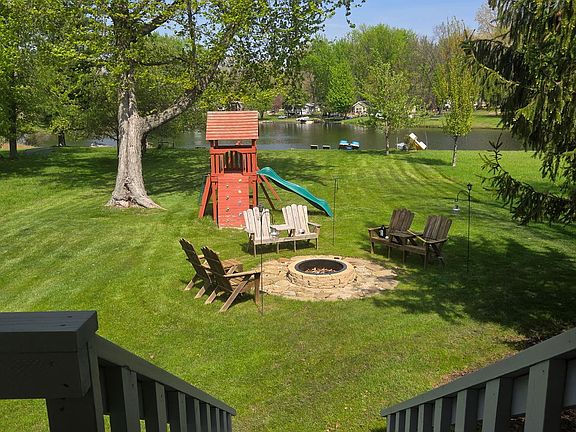 2nd image of 5/420 Woodhaven Dr E