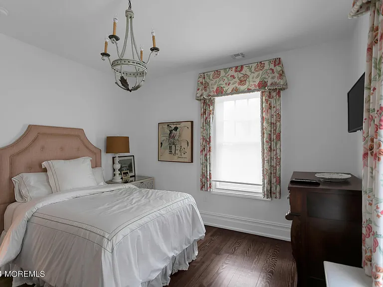 109 Washington Ave — Photo 37