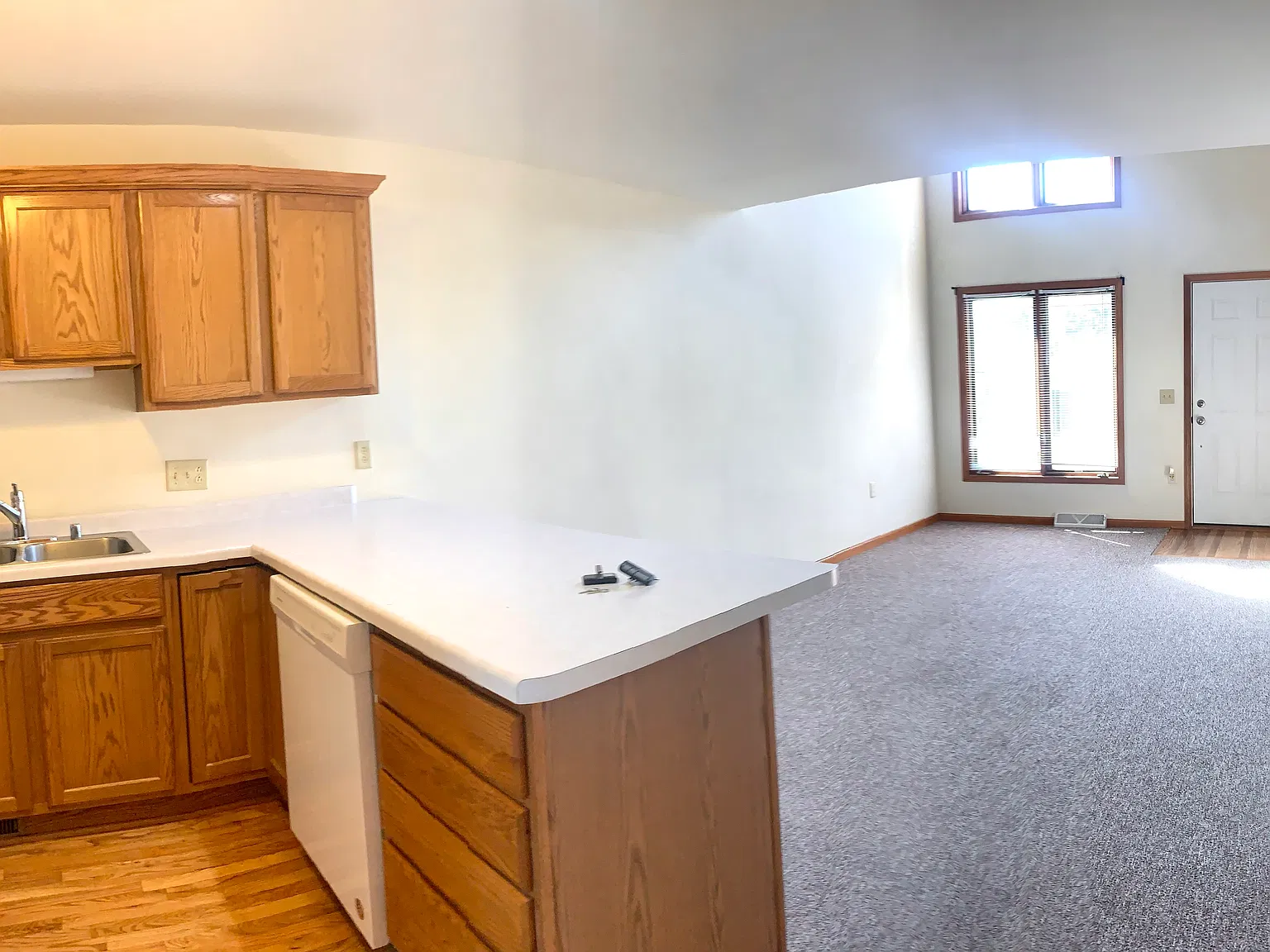 2 bed, 1.5 bath, 1200 sqft, $1,275 — Photo 2