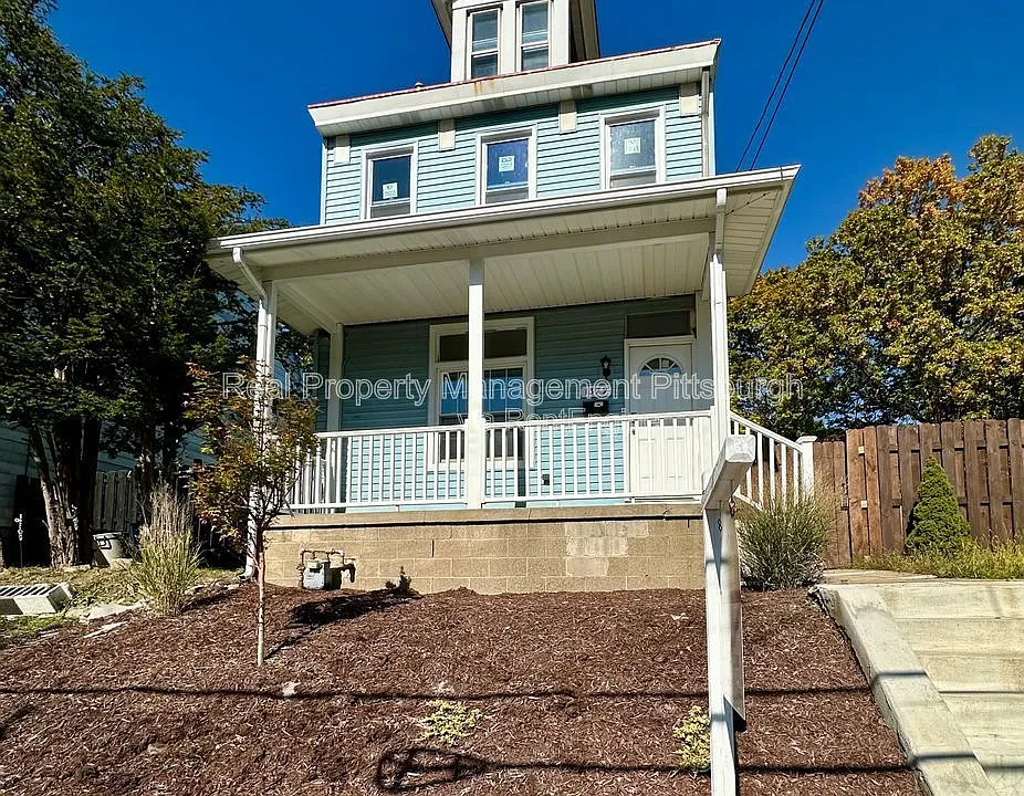 1379 Paulson Ave