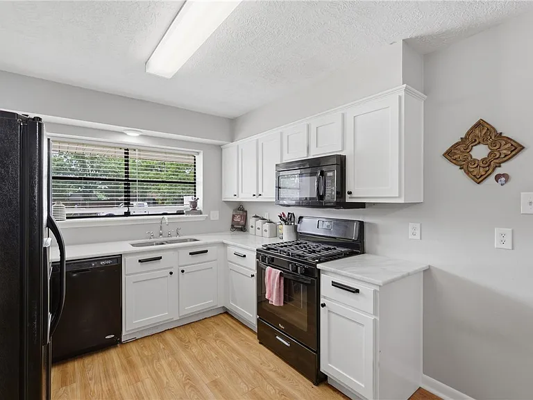 3821 Brighton Dr — Photo 7