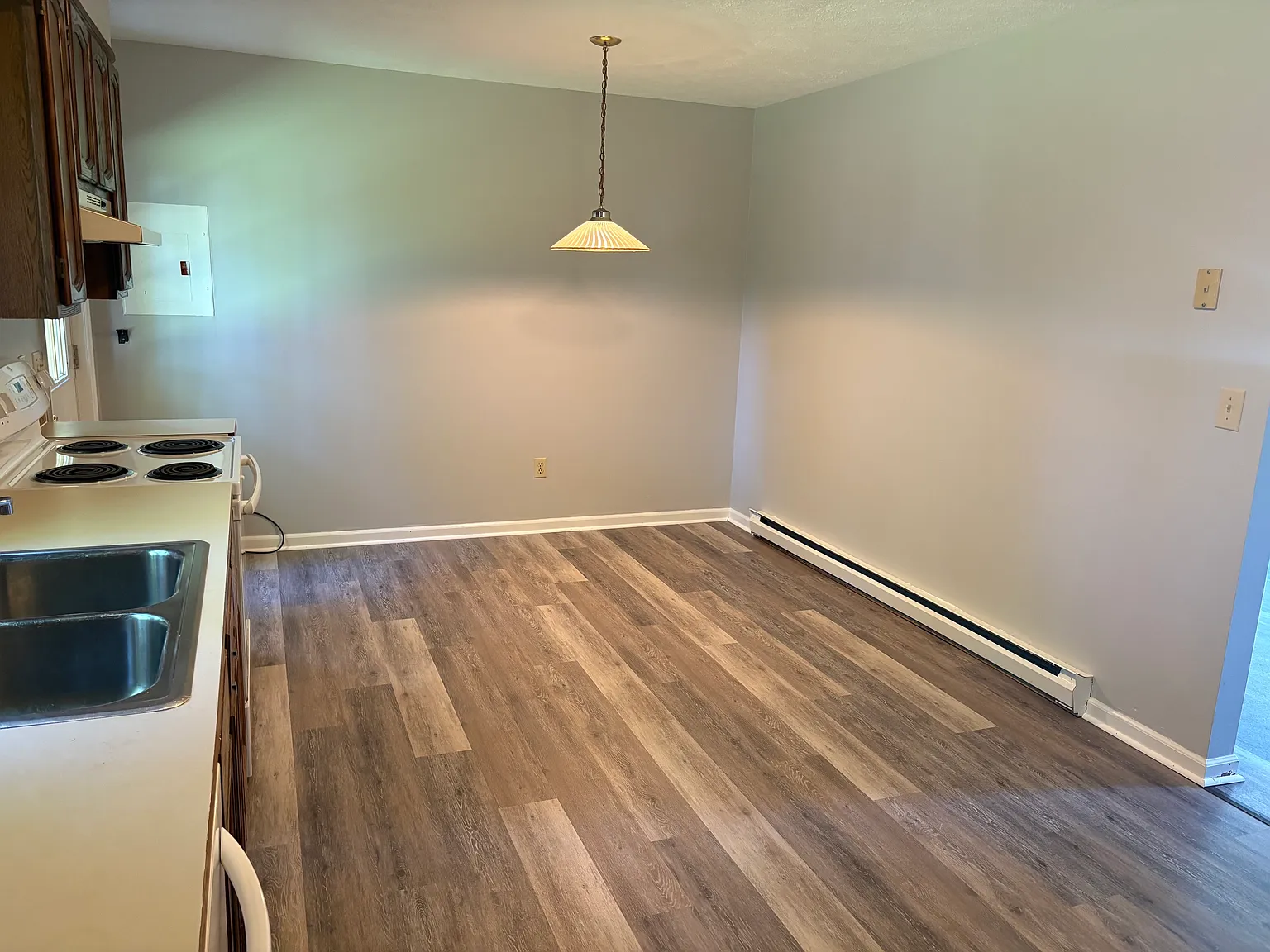 2 bed, 1.5 bath, 1100 sqft, $1,250 — Photo 2