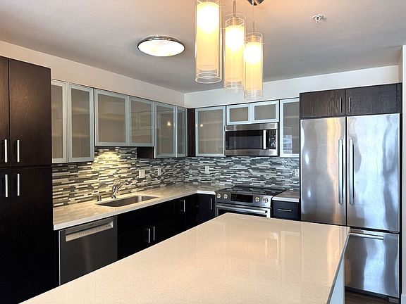 2nd image of 400 Keawe St #404