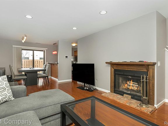 4th image of 2451 Samoset Rd