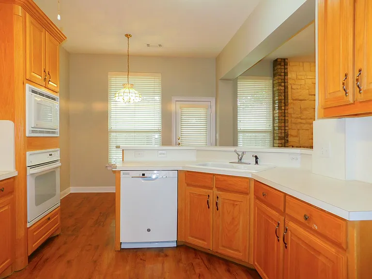 502 Hillcrest Ln — Photo 11