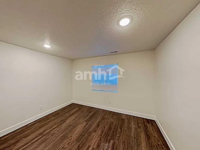 2151 E Silverado Ln — Photo 13