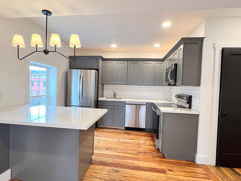 Kitchen (Open Plan with Living Room)