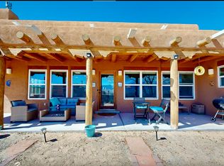 800 Penny Ln, Corrales, NM 87048