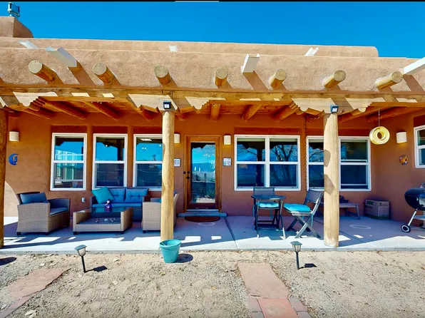 800 Penny Ln, Corrales, NM 87048