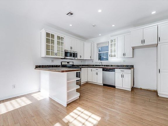 3rd image of 36 Belmont Ave
