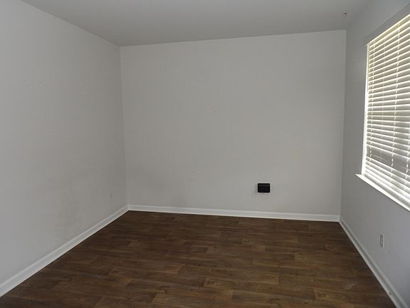 2nd image of 409 Cedarview Rd