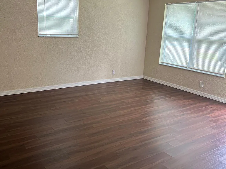 3850 NE 217th Ct — Photo 5