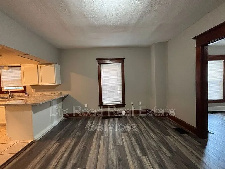 309 Moore St — Photo 10