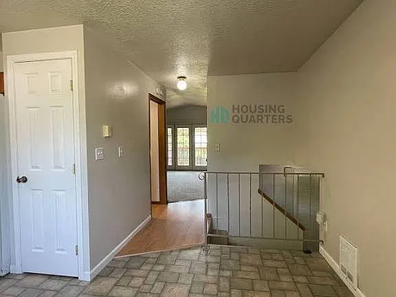 2 bed, 1.5 bath, 1208 sqft, $1,650 — Photo 3