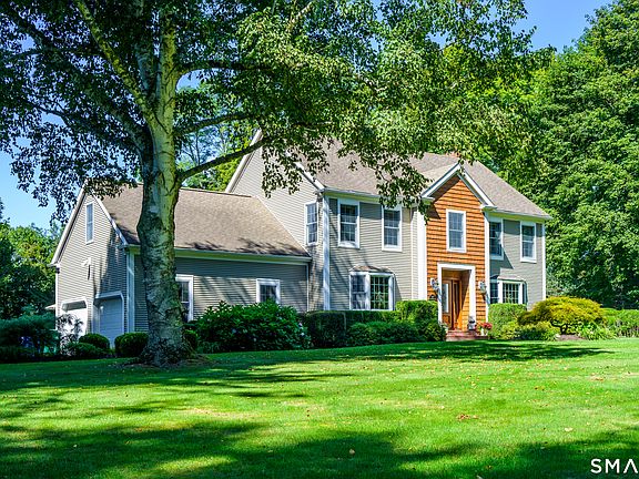 3rd image of 427 Long Mountain Road