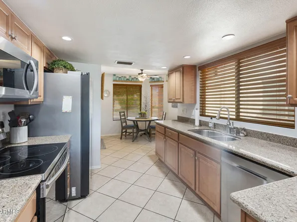725 S ARROWWOOD Way, Mesa, AZ 85208