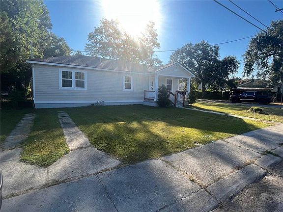 3rd image of 410 Huntlee Dr