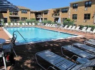59 Hampton Pl APT 20G, Freeport, NY 11520