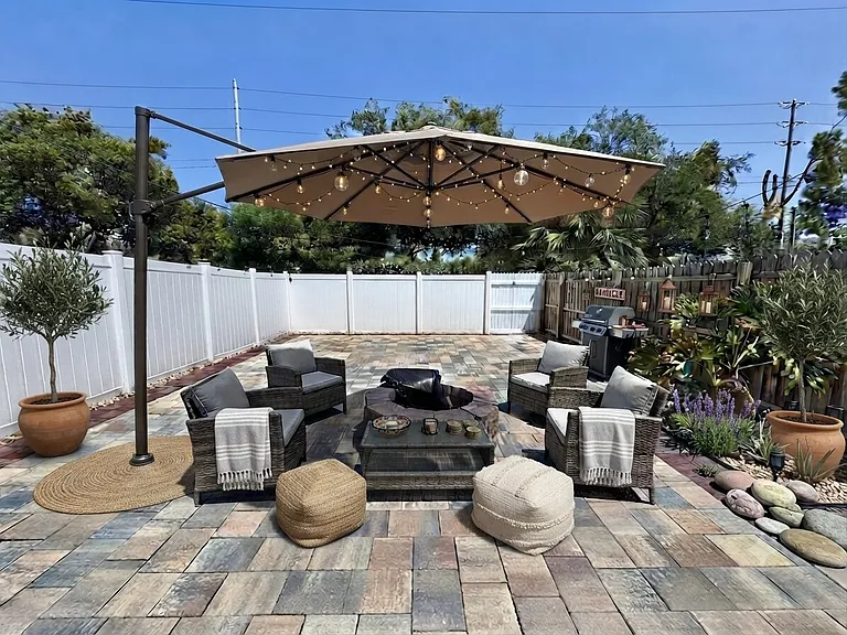 Backyard (Virtually Stage)