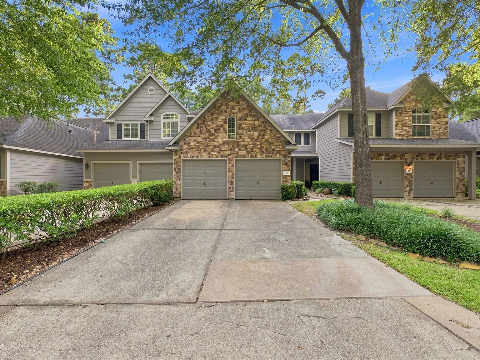 3 bed, 2.5 bath, 1739 sqft, $2,300 — Photo 2