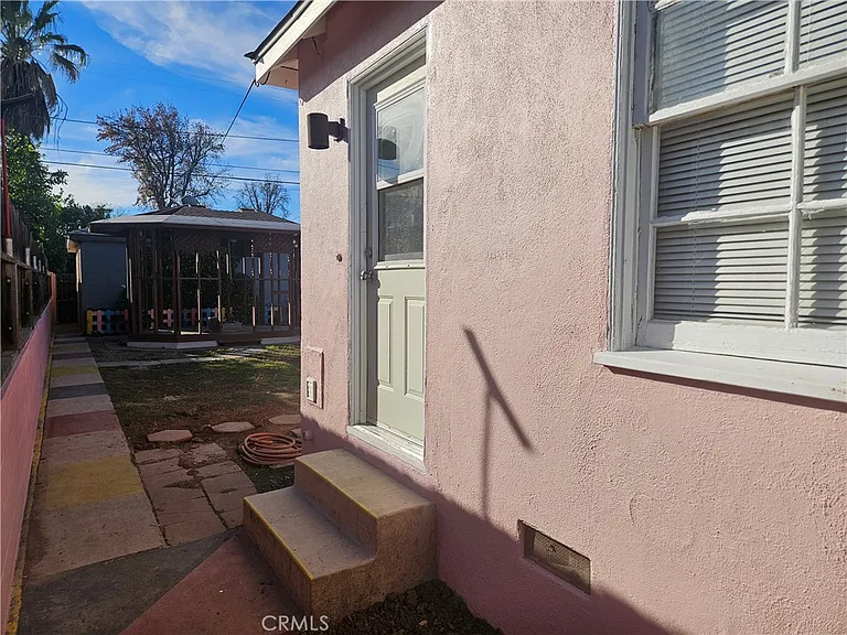 6907 White Oak Ave — Photo 37
