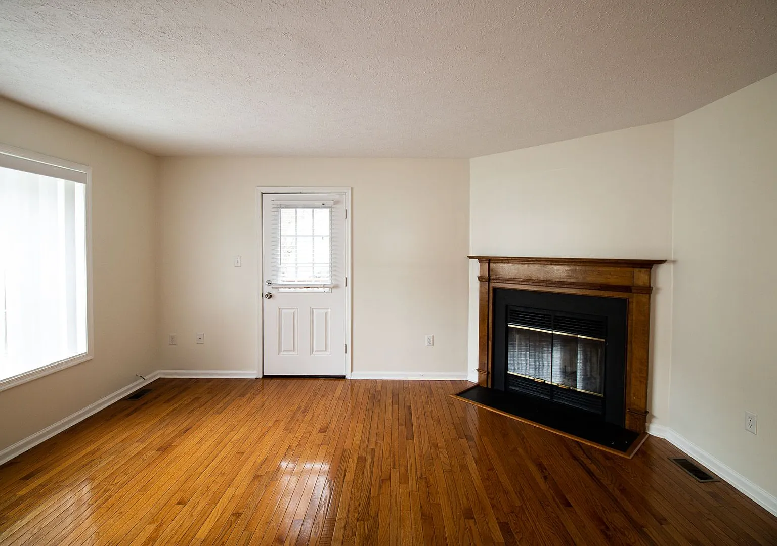 Beautiful Townhome 114 Gateway Drive Unit 009 Newark, DE 19711 — Photo 3