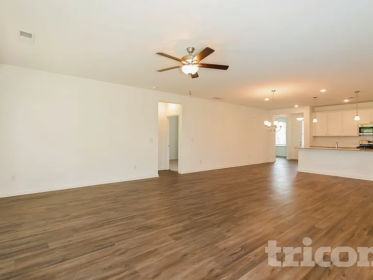 150 Everett Sq — Photo 3