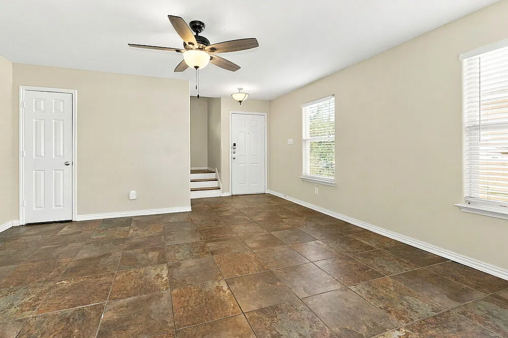 4 bed, 2.5 bath, 1820 sqft, $1,810 — Photo 4