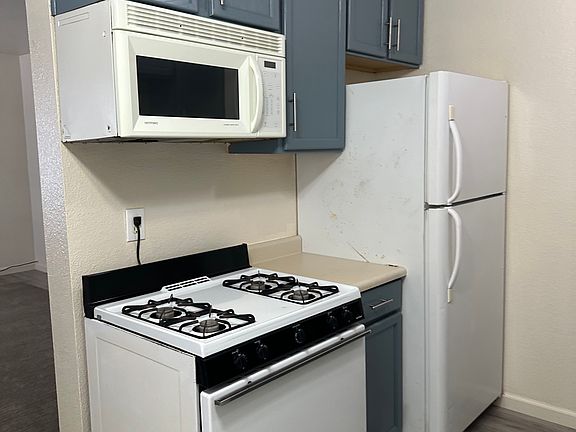 2nd image of 615 Travis Blvd #4