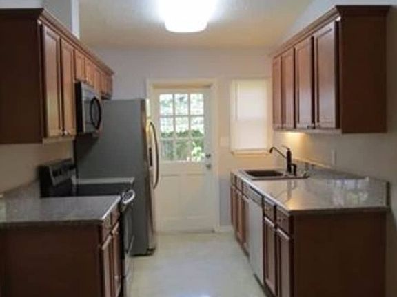 3rd image of 610 Courtney Dr