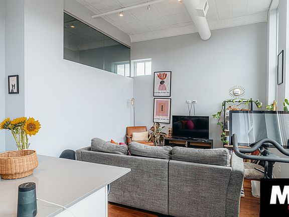 4th image of 1427 N Milwaukee Ave #402