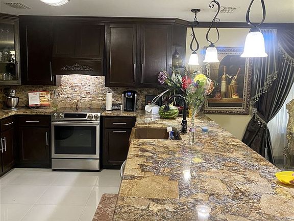 5th image of 4424 Mercedes Dr