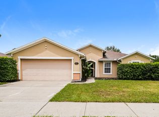 2285 Brian Lakes Dr E, Jacksonville, FL 32221