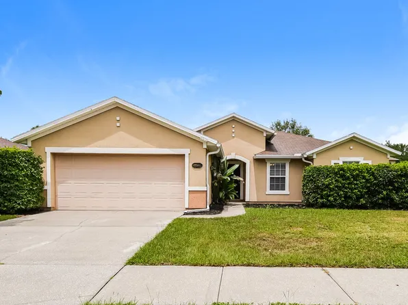 2285 Brian Lakes Dr E, Jacksonville, FL 32221