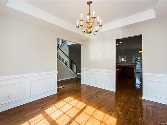 4th image of 407 Amersham Ln