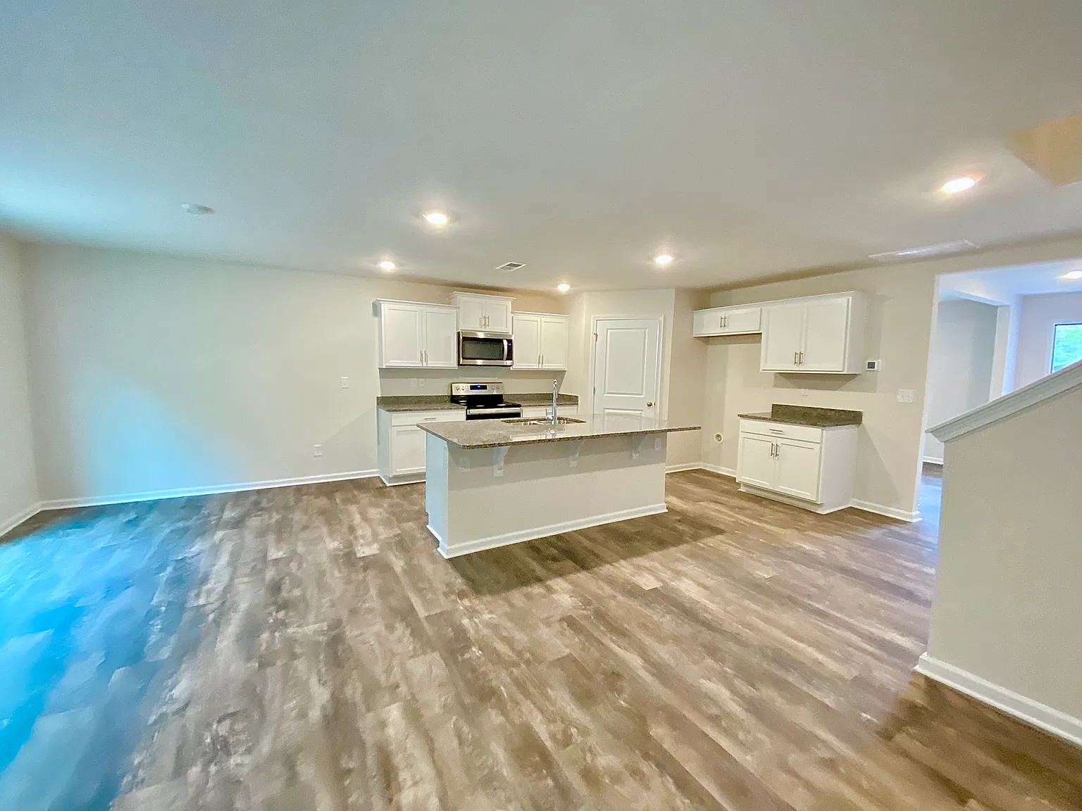 5 bed, 2511 sqft, $2,295 — Photo 4
