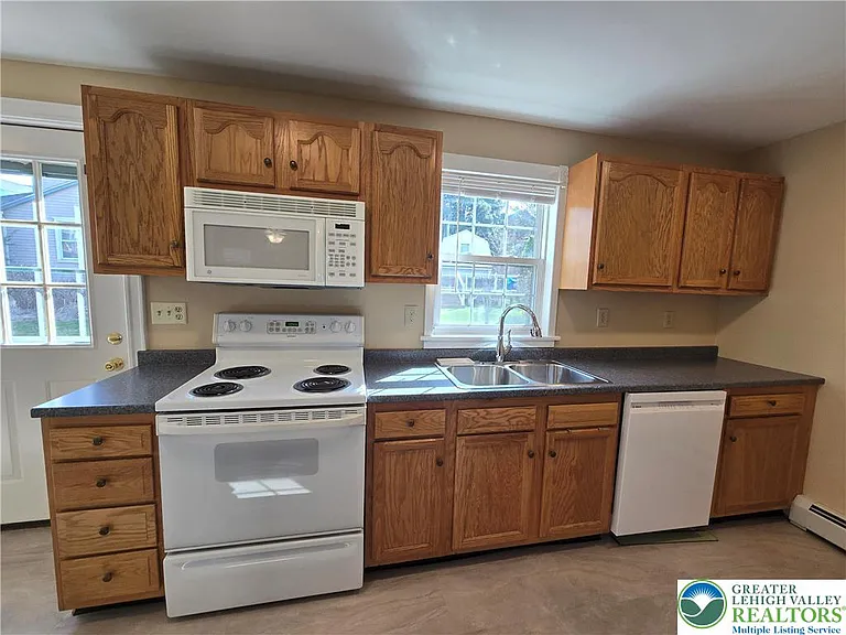40 Evergreen St #B — Photo 9