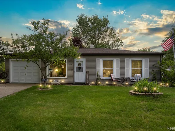 3886 Queensbury Rd, Orion, MI 48359