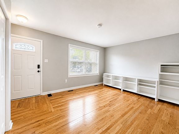 2nd image of 916 Portia Ct