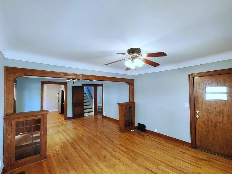 334 Albert St S — Photo 2