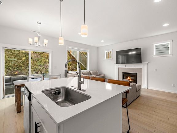 4th image of 317 E Barbaras Way