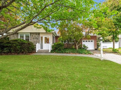 8 Keats Place, Greenlawn, NY, 11740