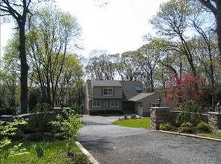 14 Crestwood Dr, Northport, NY 11768